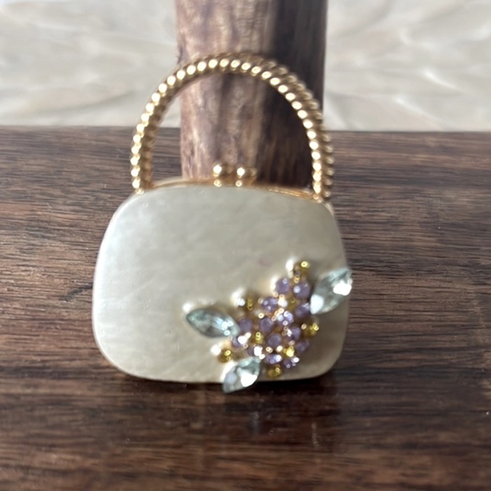 Vintage Cream Brooch Timeless Jewelry Piece
